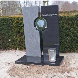 zwart marmeren grafmonument