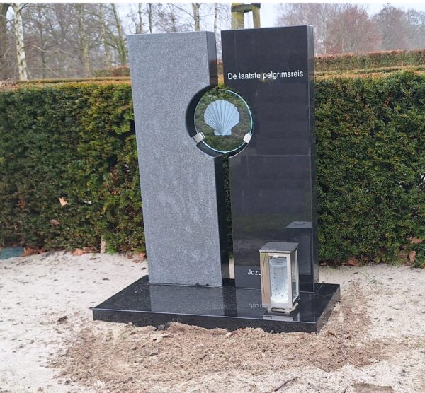 zwart marmeren grafmonument